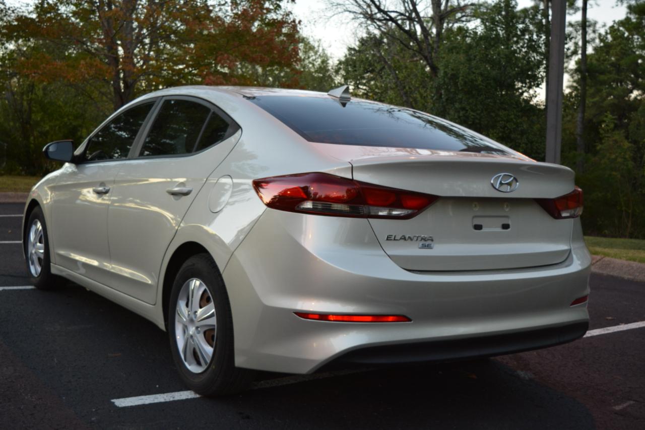 Hyundai Elantra SE 6AT 2017