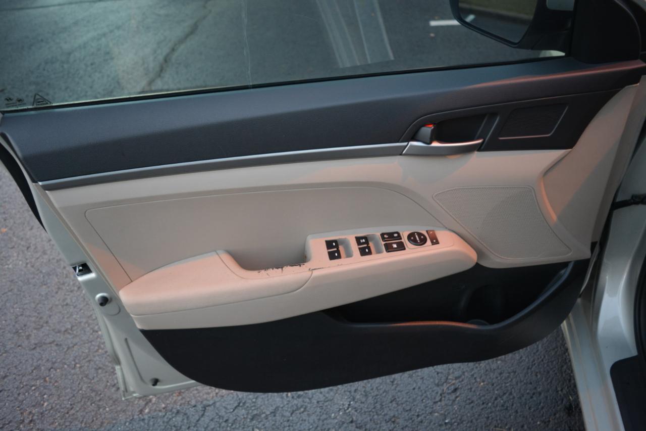 Hyundai Elantra SE 6AT 2017