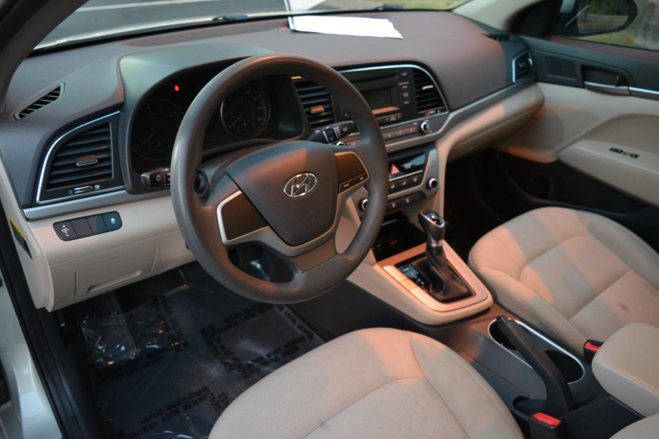 Hyundai Elantra SE 6AT 2017