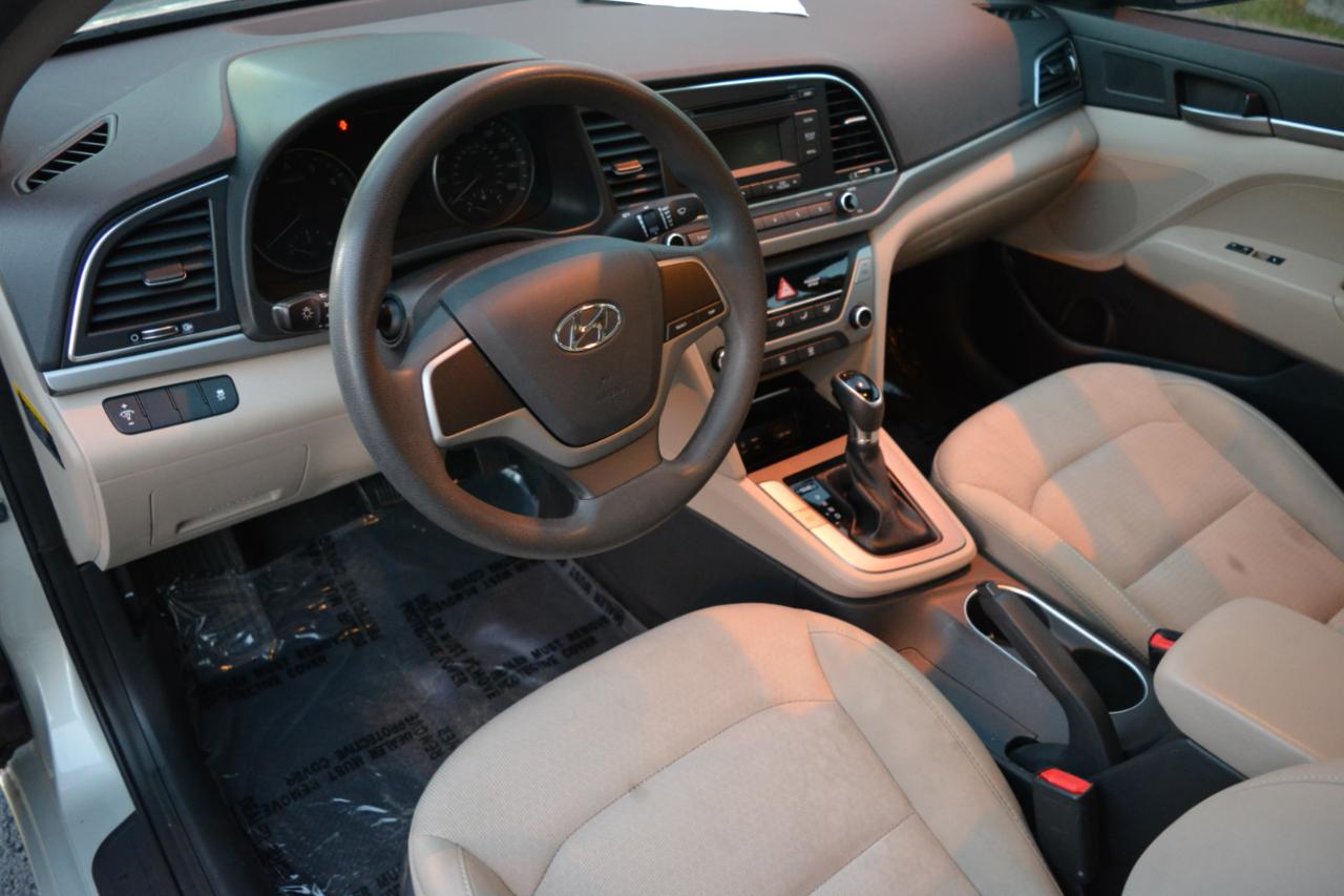 Hyundai Elantra SE 6AT 2017