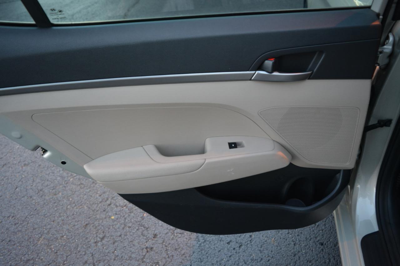 Hyundai Elantra SE 6AT 2017