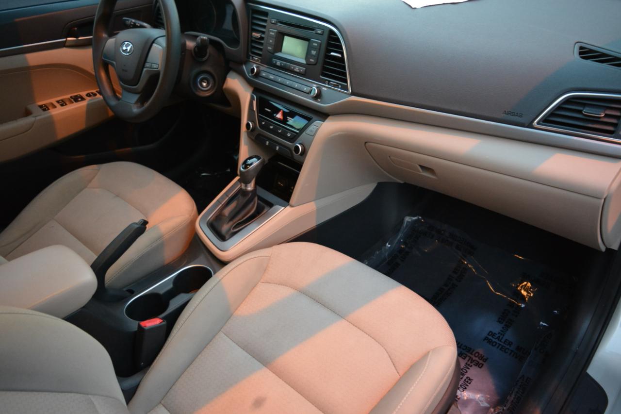 Hyundai Elantra SE 6AT 2017