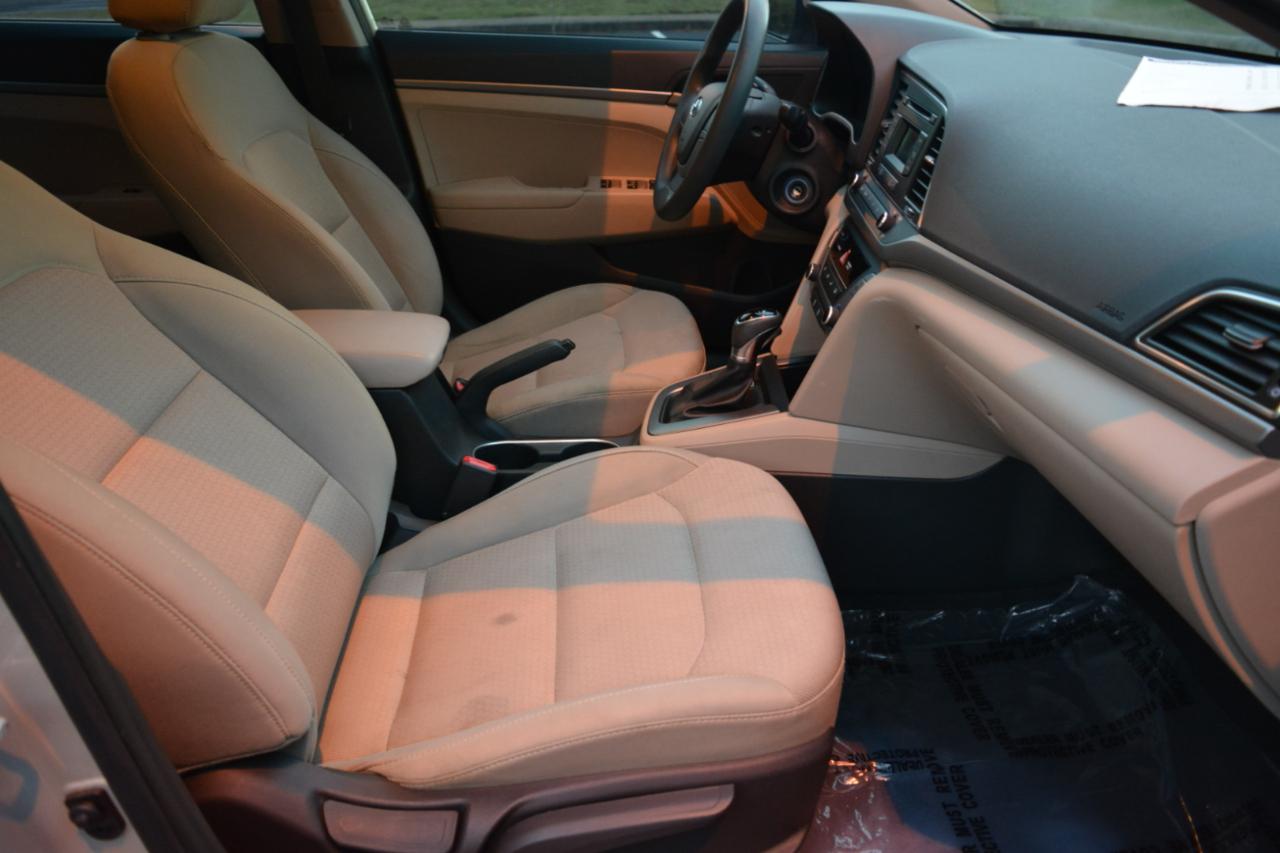 Hyundai Elantra SE 6AT 2017