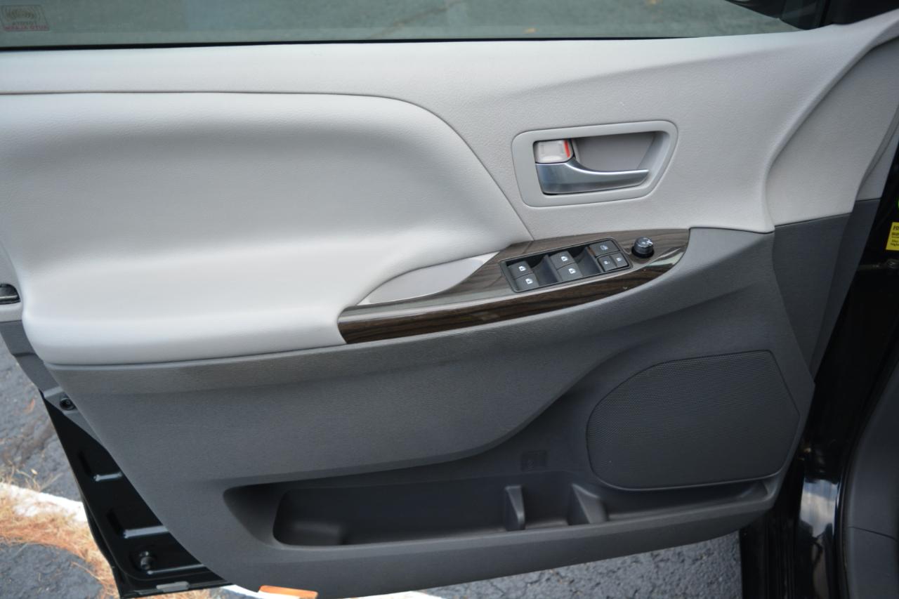 Toyota Sienna XLE FWD 8-Passenger V6 2015