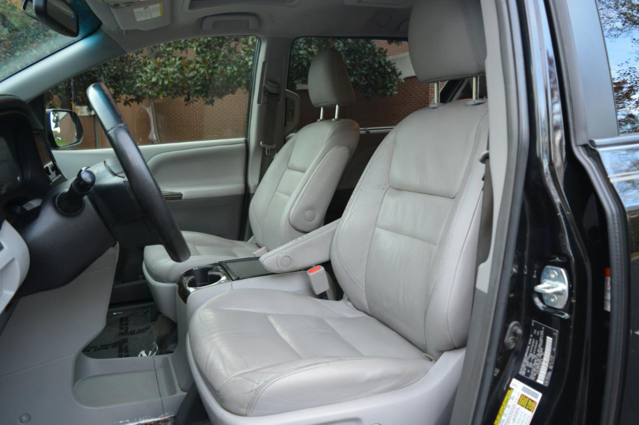 Toyota Sienna XLE FWD 8-Passenger V6 2015