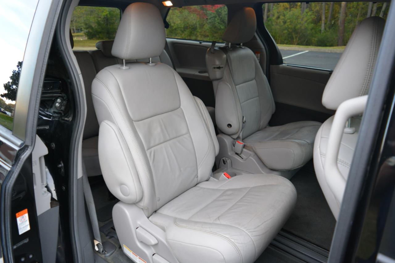 Toyota Sienna XLE FWD 8-Passenger V6 2015
