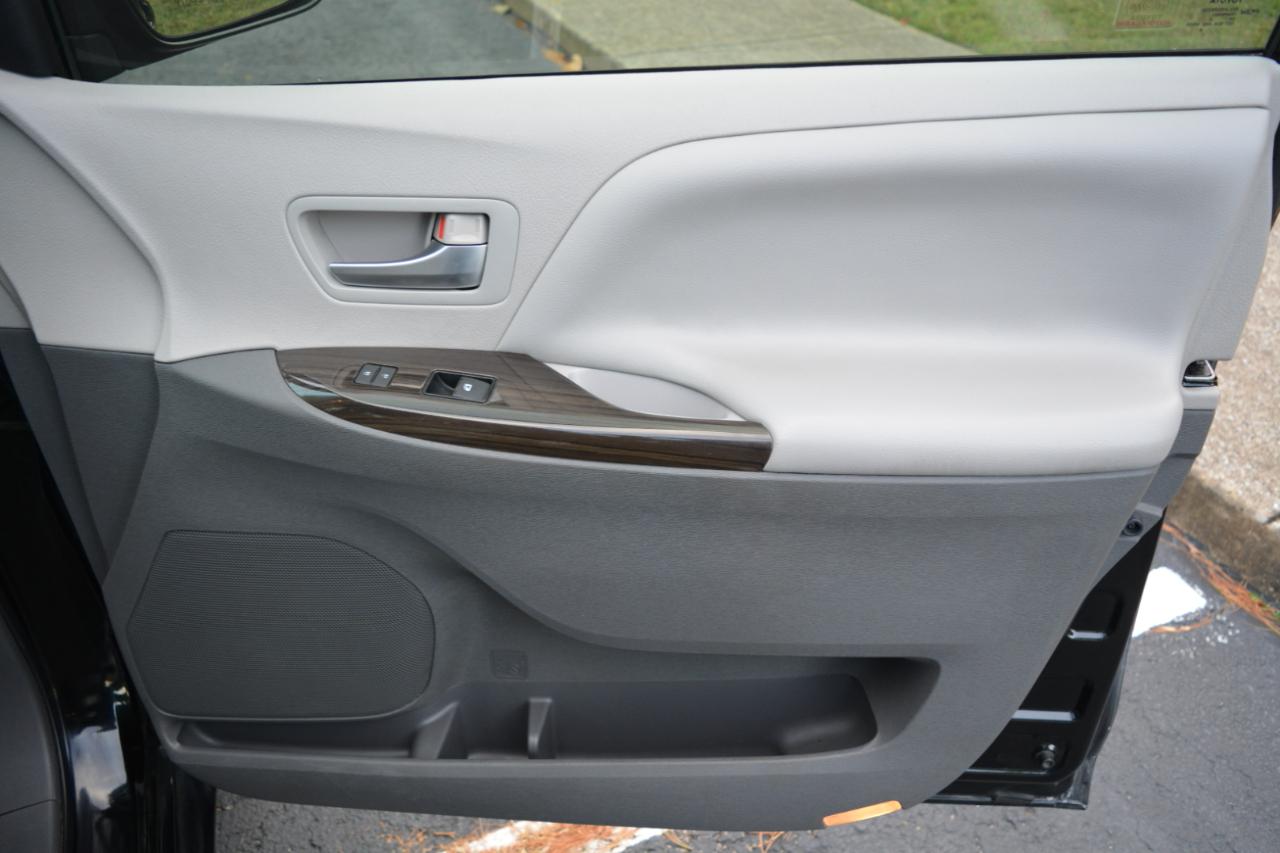 Toyota Sienna XLE FWD 8-Passenger V6 2015