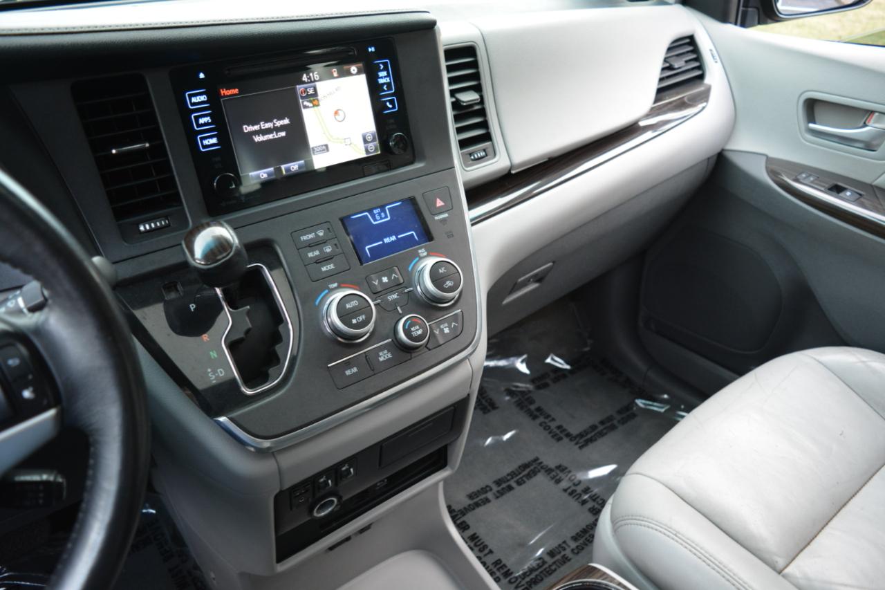Toyota Sienna XLE FWD 8-Passenger V6 2015