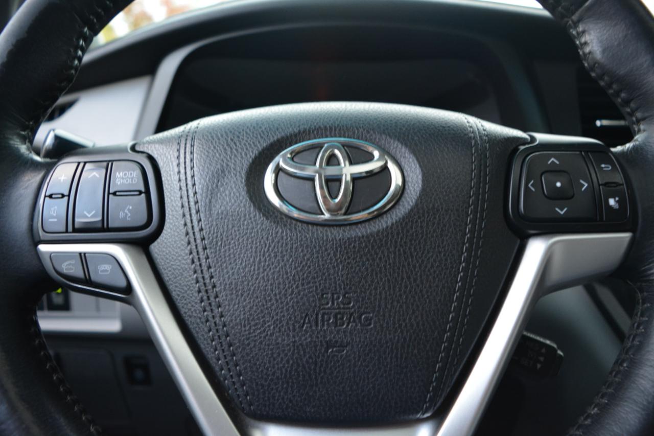 Toyota Sienna XLE FWD 8-Passenger V6 2015