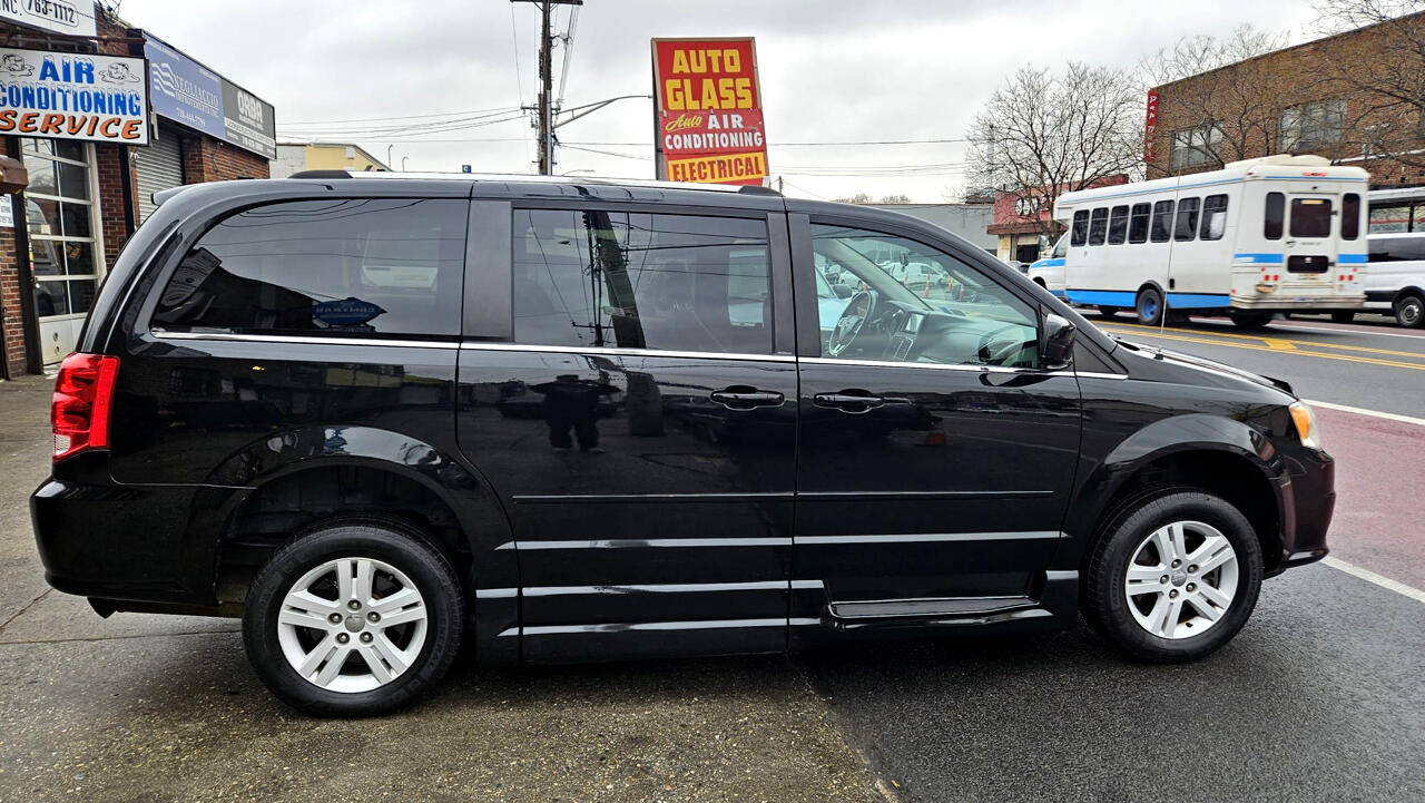 2012 Dodge Grand Caravan Crew photo 2