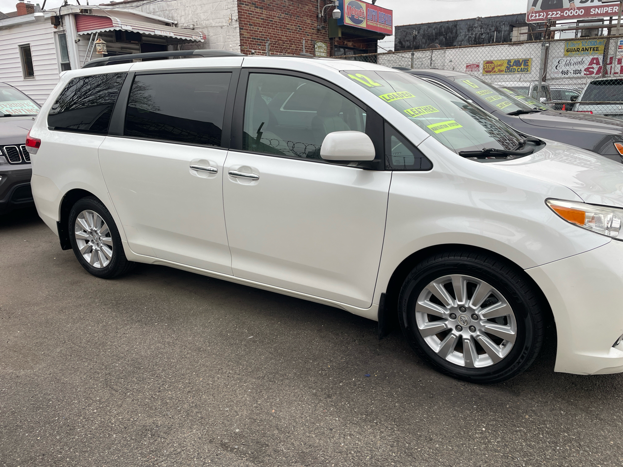 Toyota Sienna Limited FWD 7-Passsenger V6 2012 Toyota Sienna Limited FWD 7-Passsenger V6 2012