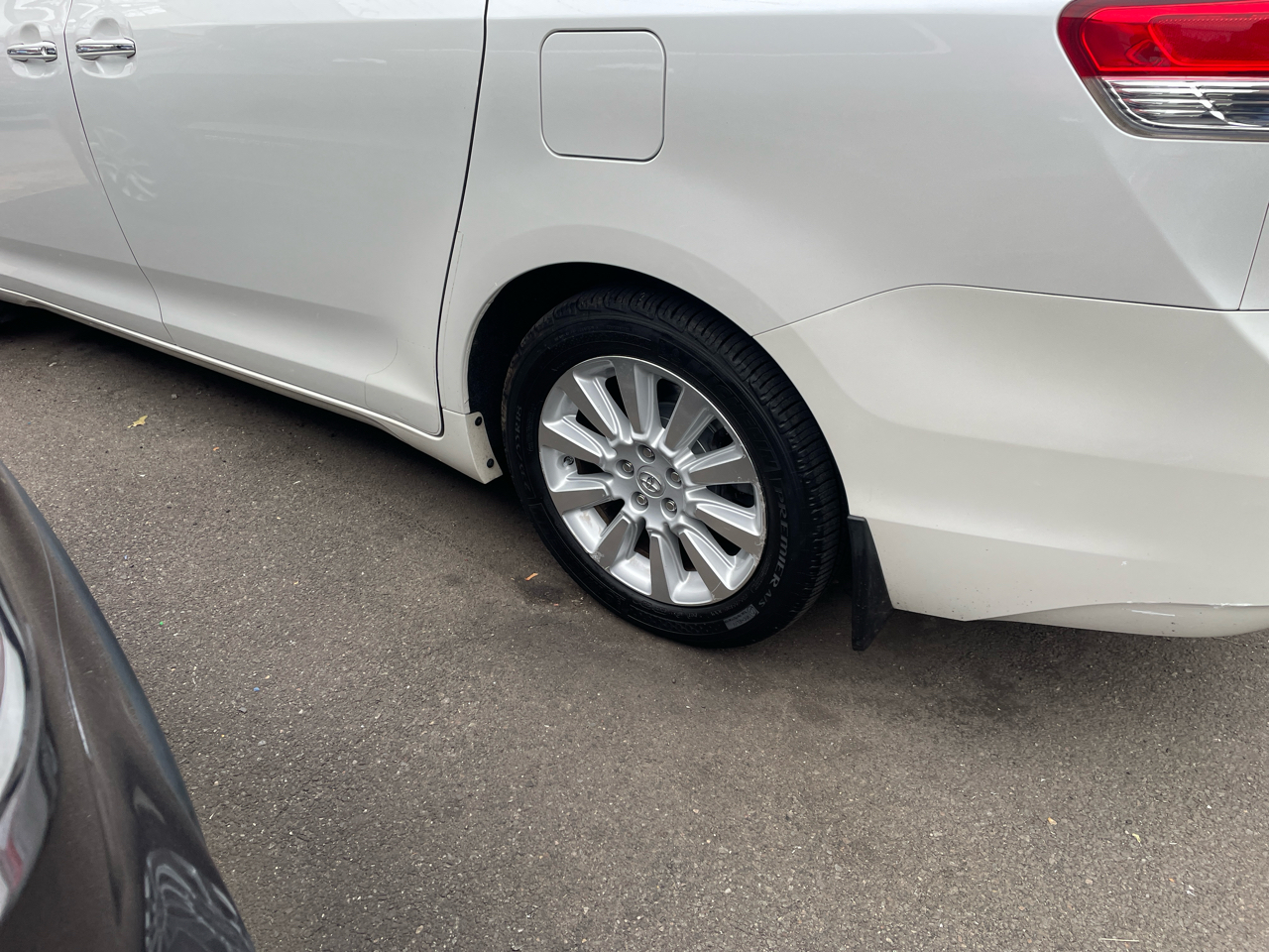 Toyota Sienna Limited FWD 7-Passsenger V6 2012 Toyota Sienna Limited FWD 7-Passsenger V6 2012