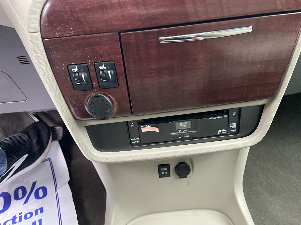 Toyota Sienna Limited FWD 7-Passsenger V6 2012 Toyota Sienna Limited FWD 7-Passsenger V6 2012