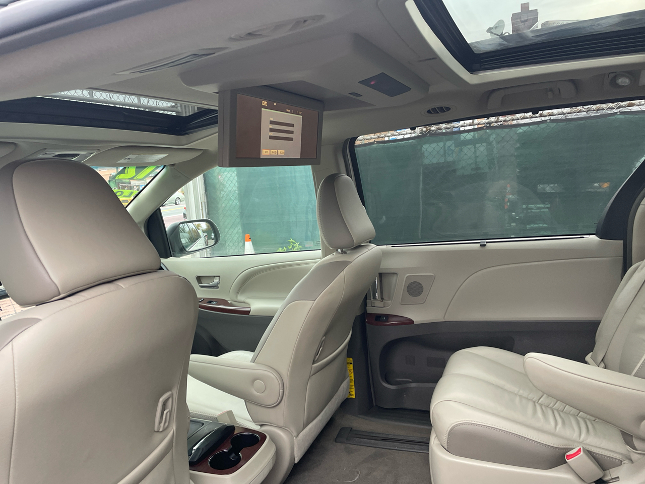 Toyota Sienna Limited FWD 7-Passsenger V6 2012 Toyota Sienna Limited FWD 7-Passsenger V6 2012