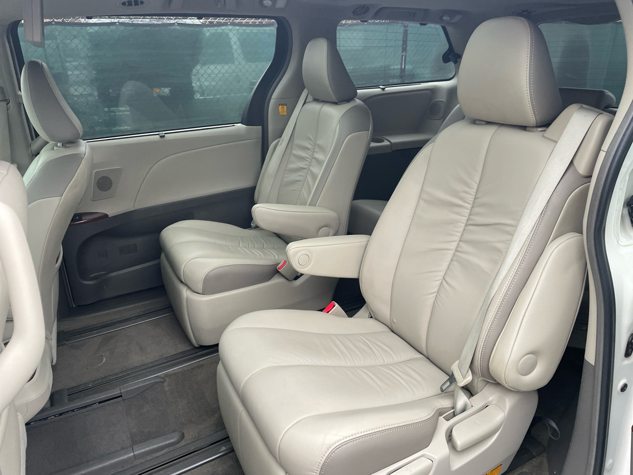 Toyota Sienna Limited FWD 7-Passsenger V6 2012 Toyota Sienna Limited FWD 7-Passsenger V6 2012