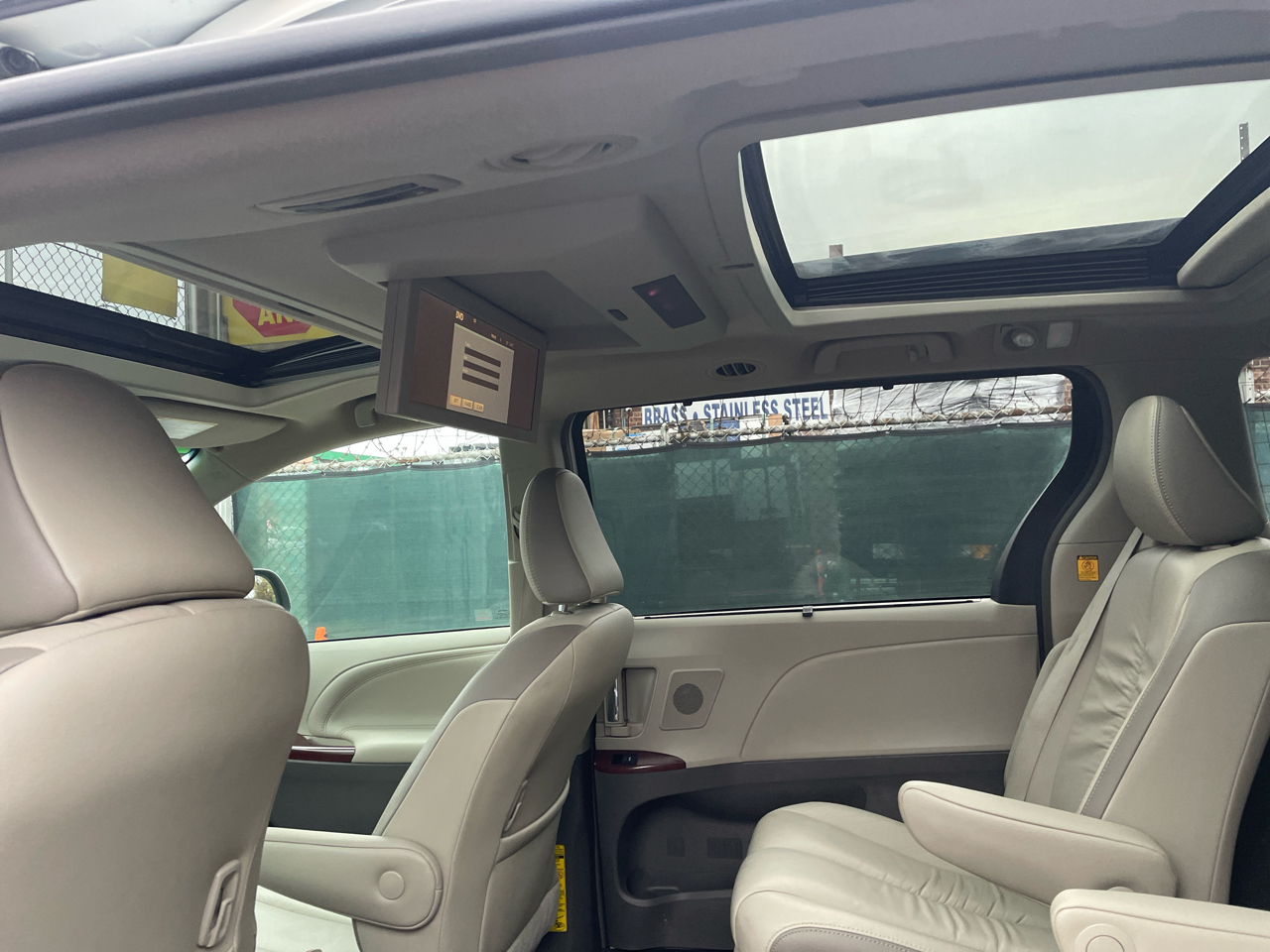 Toyota Sienna Limited FWD 7-Passsenger V6 2012 Toyota Sienna Limited FWD 7-Passsenger V6 2012