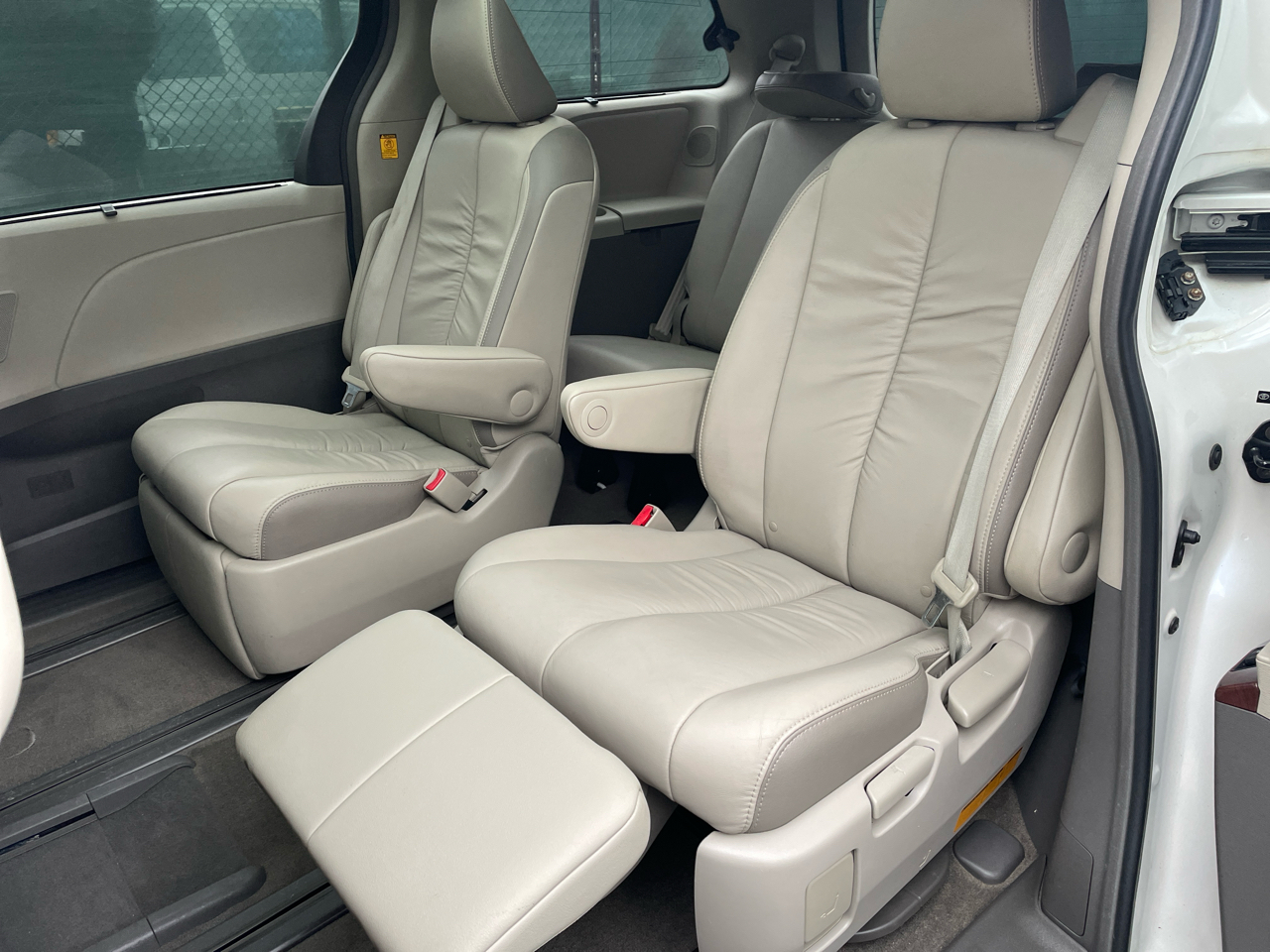Toyota Sienna Limited FWD 7-Passsenger V6 2012 Toyota Sienna Limited FWD 7-Passsenger V6 2012