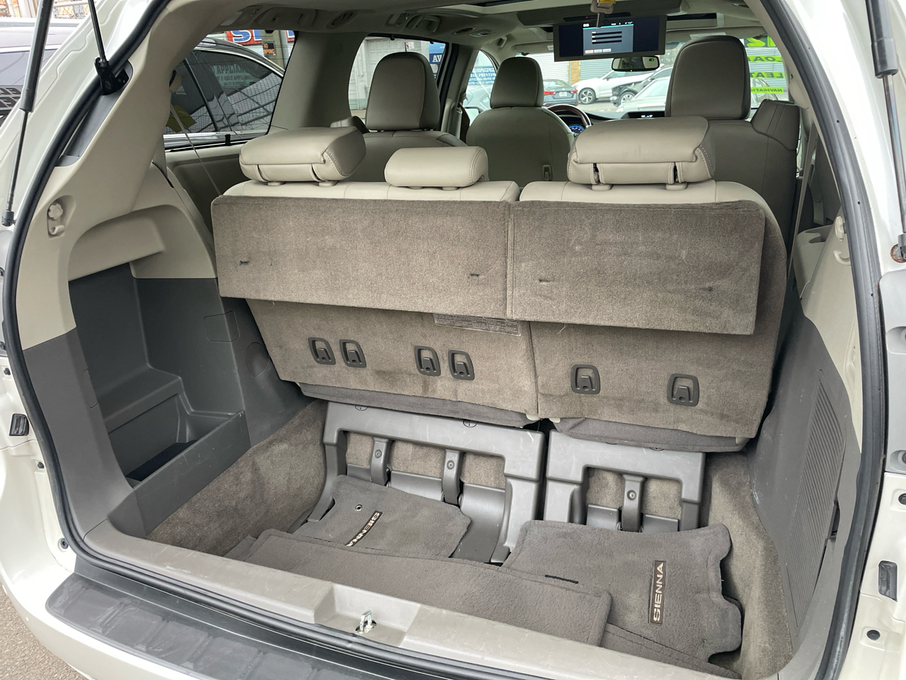 Toyota Sienna Limited FWD 7-Passsenger V6 2012 Toyota Sienna Limited FWD 7-Passsenger V6 2012