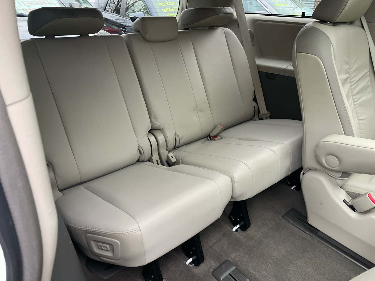 Toyota Sienna Limited FWD 7-Passsenger V6 2012 Toyota Sienna Limited FWD 7-Passsenger V6 2012