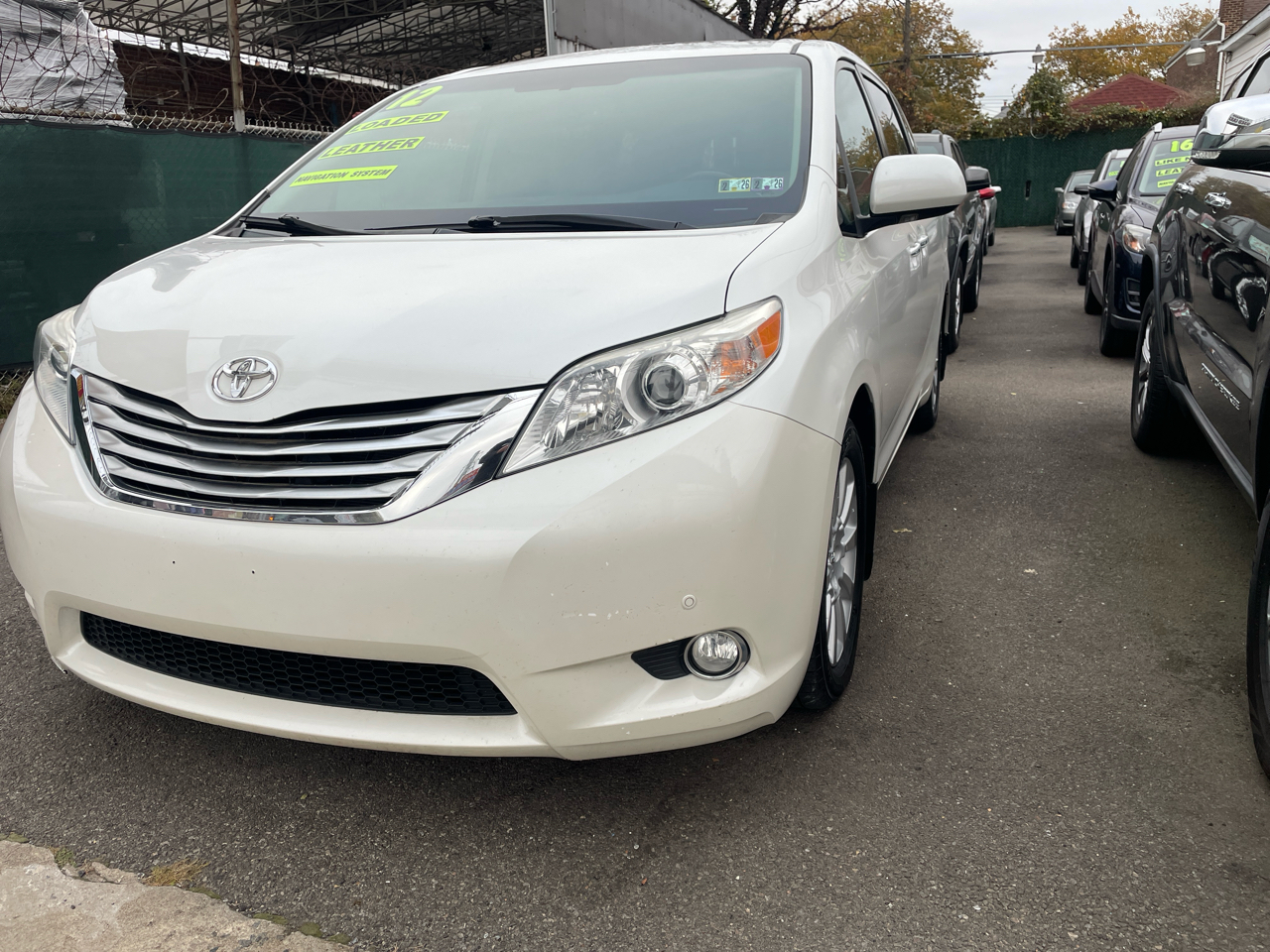 Toyota Sienna Limited FWD 7-Passsenger V6 2012 Toyota Sienna Limited FWD 7-Passsenger V6 2012