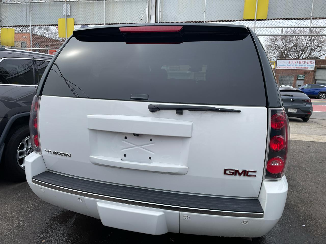 GMC Yukon Denali 4WD 2013