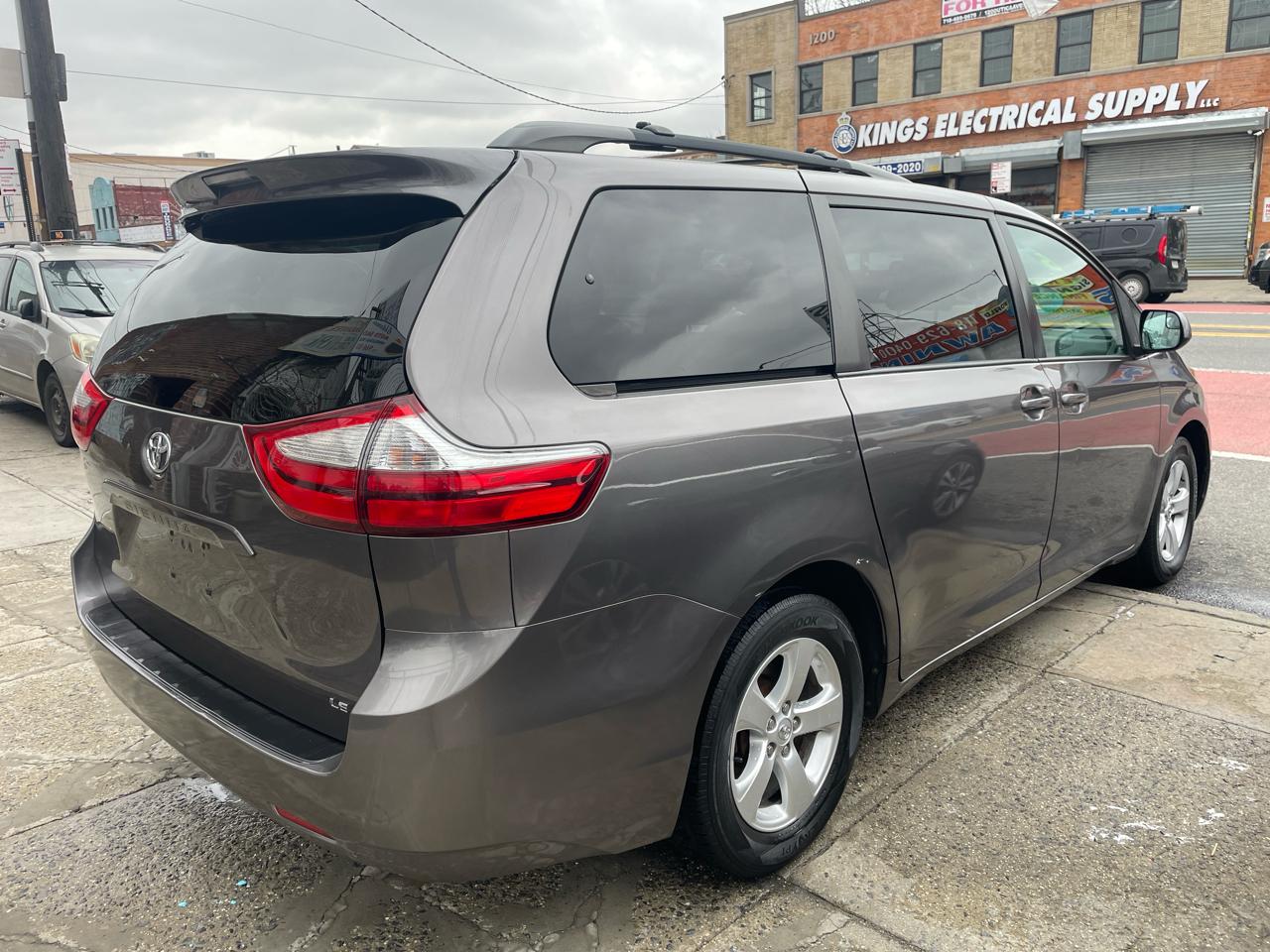 Toyota Sienna LE FWD 8-Passenger V6 2016