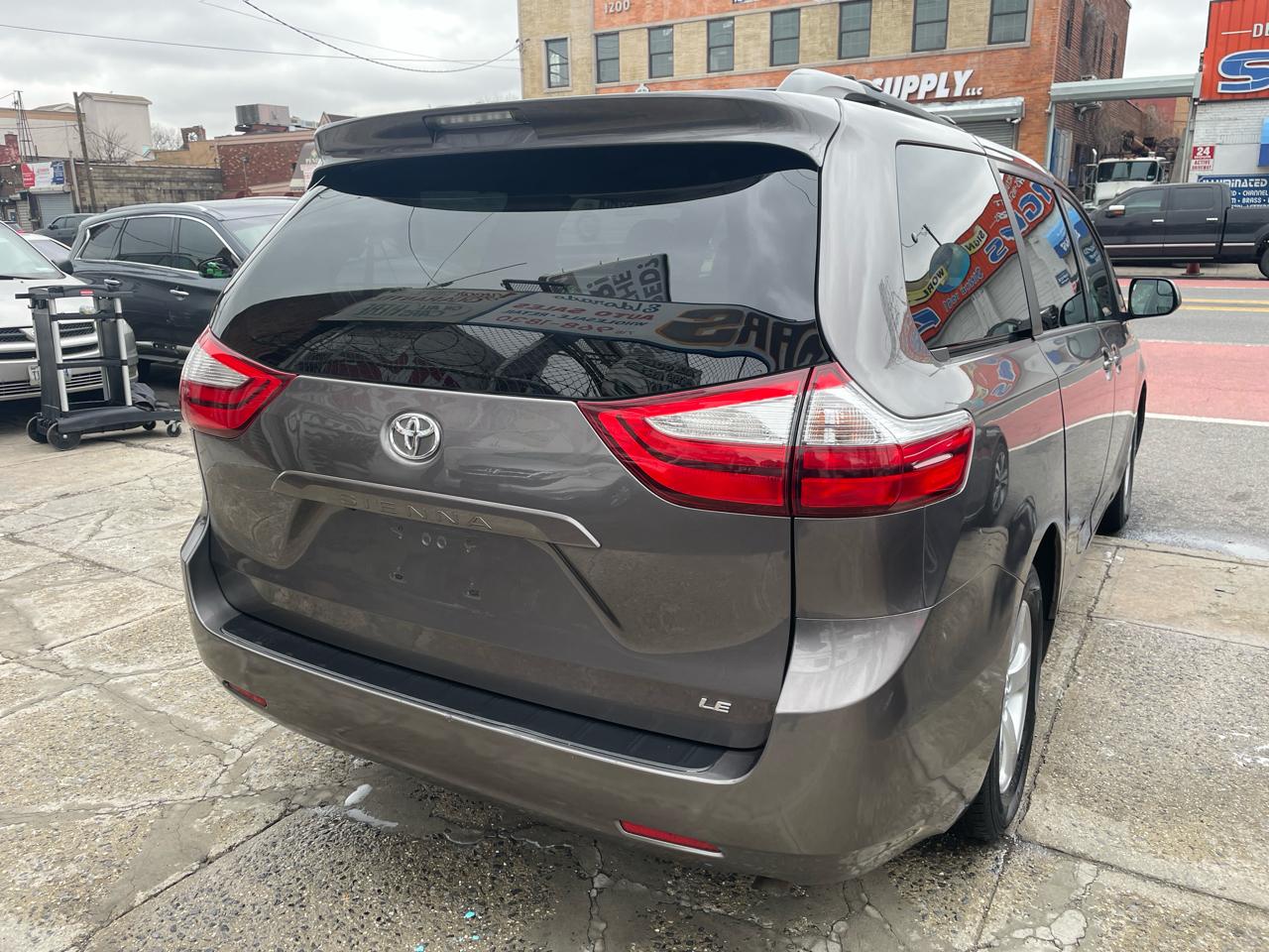 Toyota Sienna LE FWD 8-Passenger V6 2016