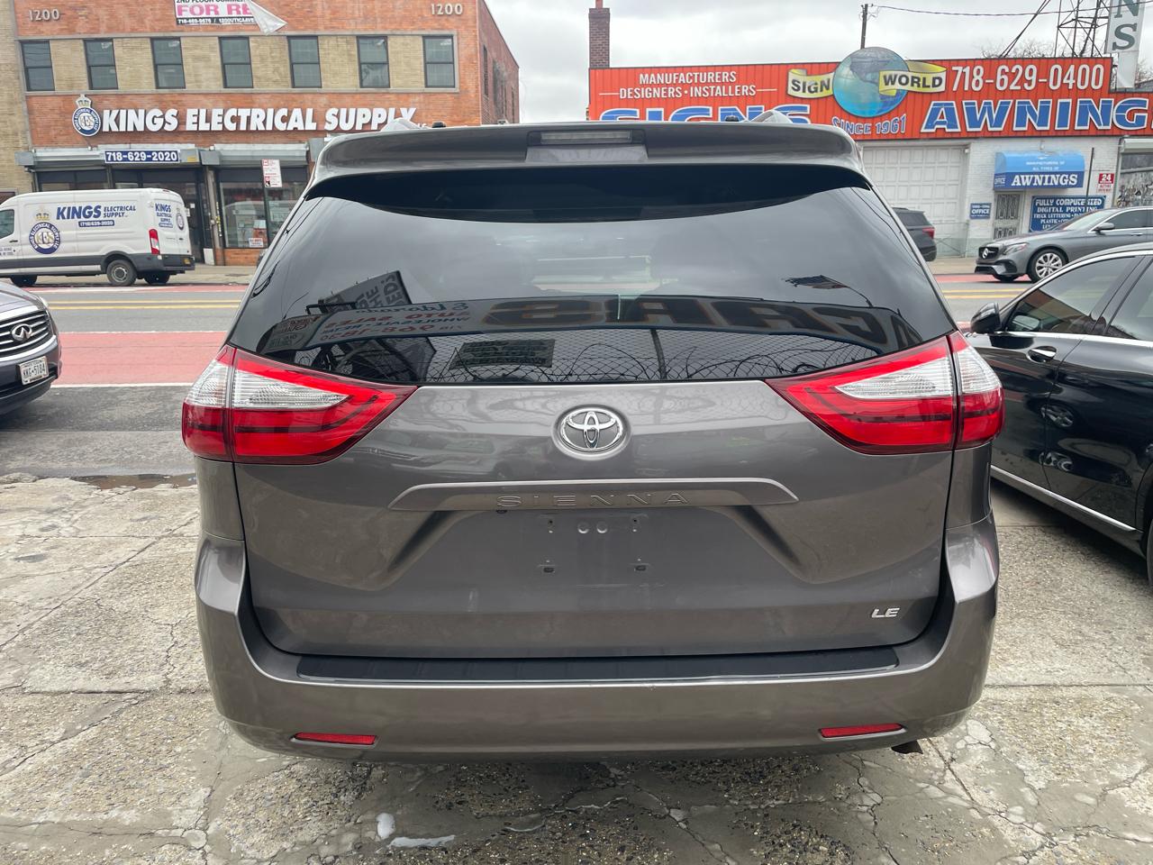 Toyota Sienna LE FWD 8-Passenger V6 2016