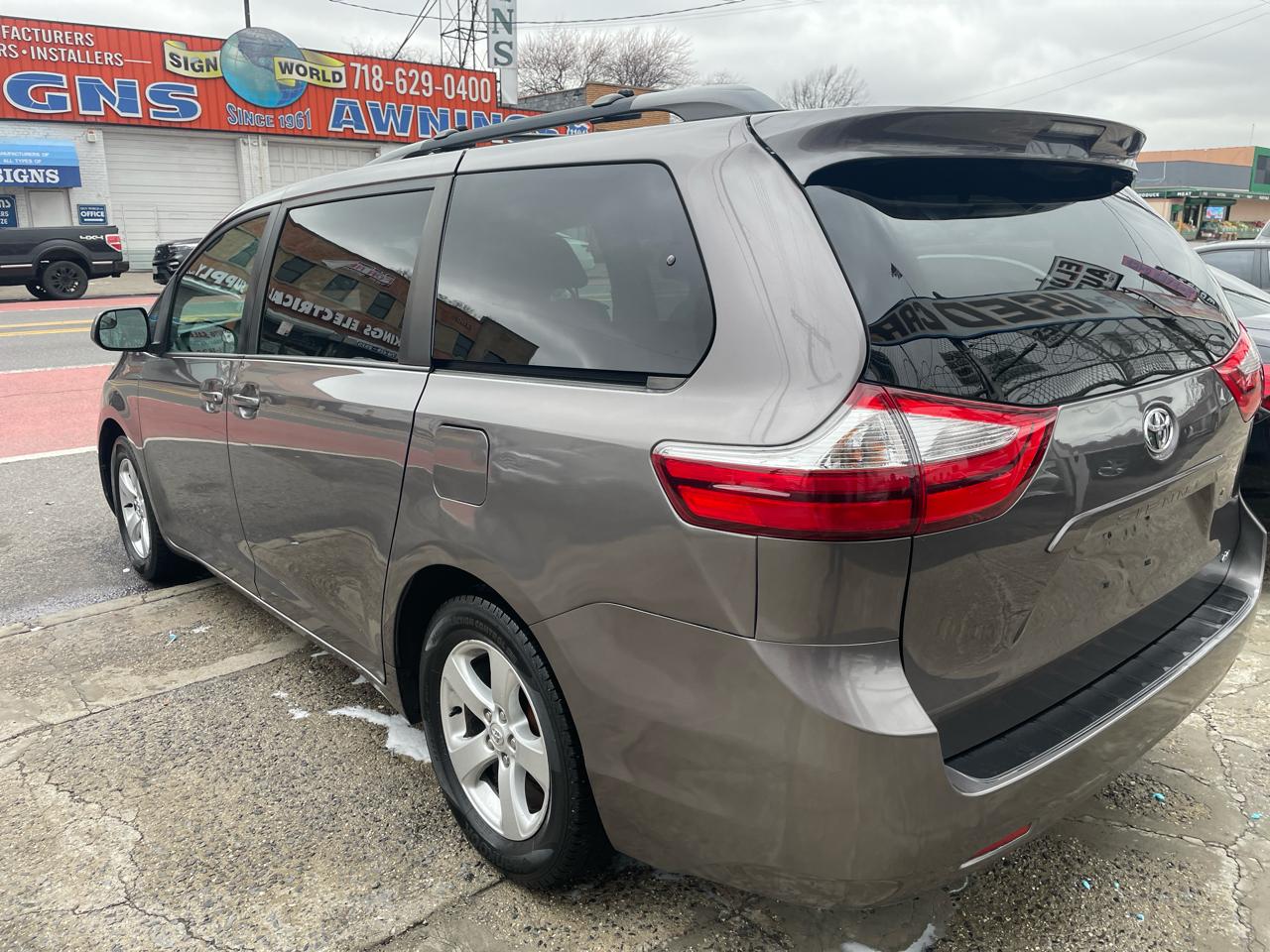 Toyota Sienna LE FWD 8-Passenger V6 2016