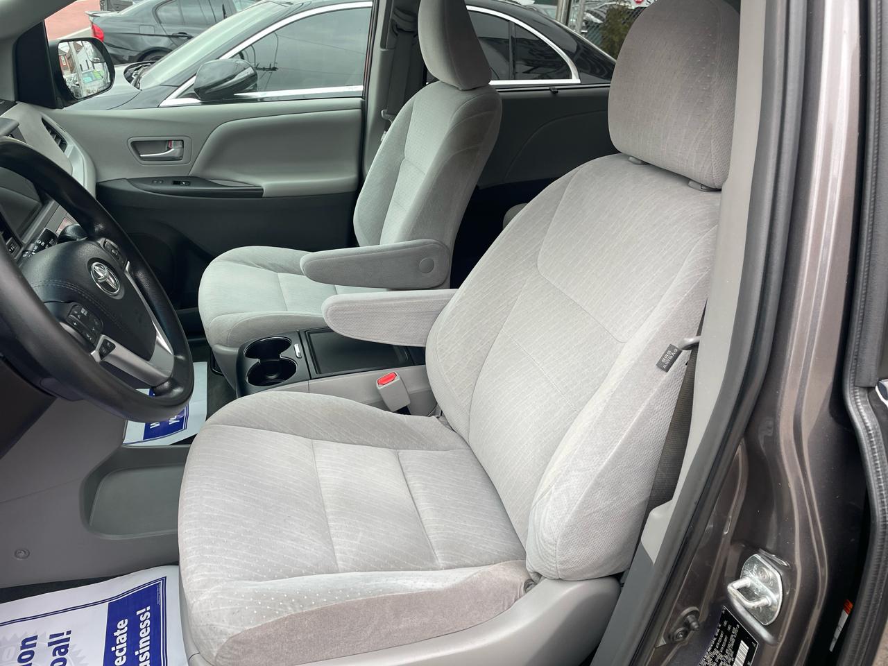 Toyota Sienna LE FWD 8-Passenger V6 2016