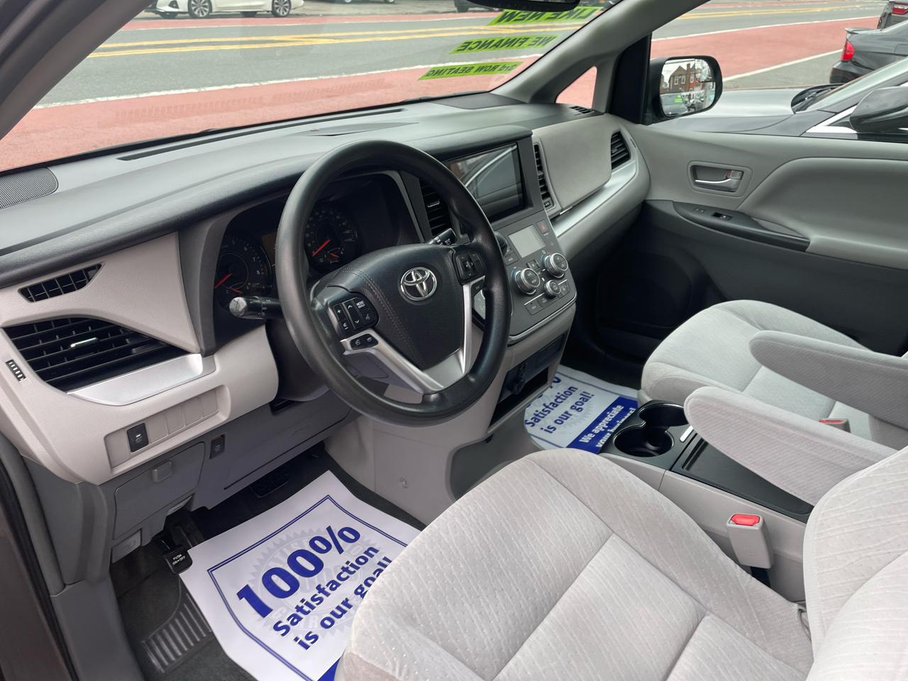 Toyota Sienna LE FWD 8-Passenger V6 2016