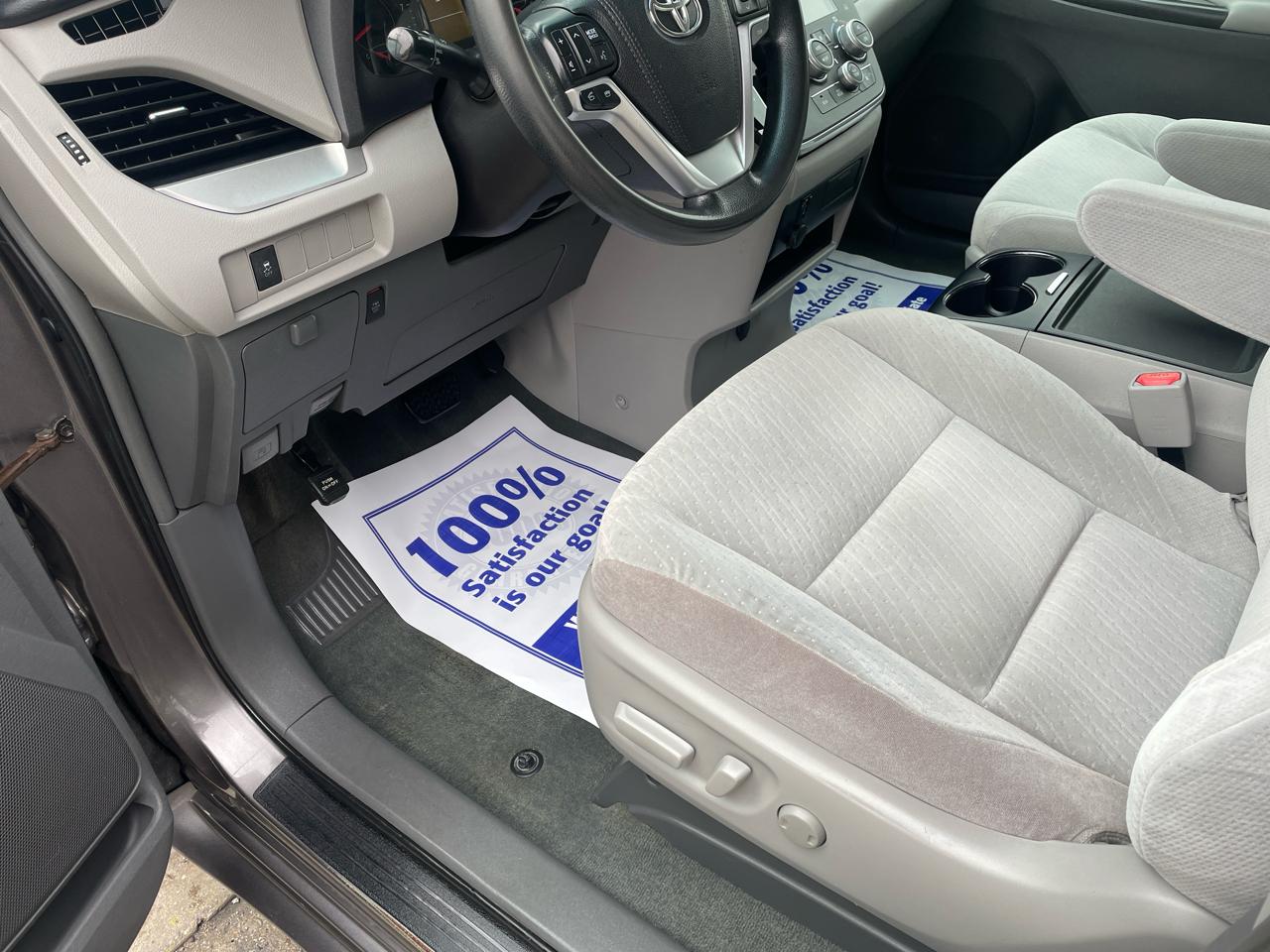 Toyota Sienna LE FWD 8-Passenger V6 2016