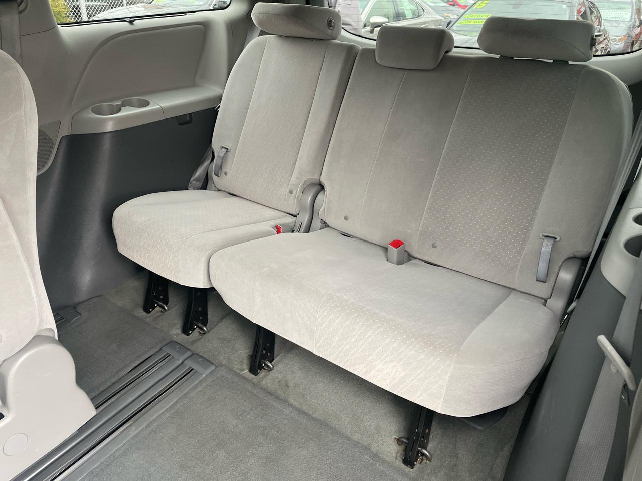 Toyota Sienna LE FWD 8-Passenger V6 2016