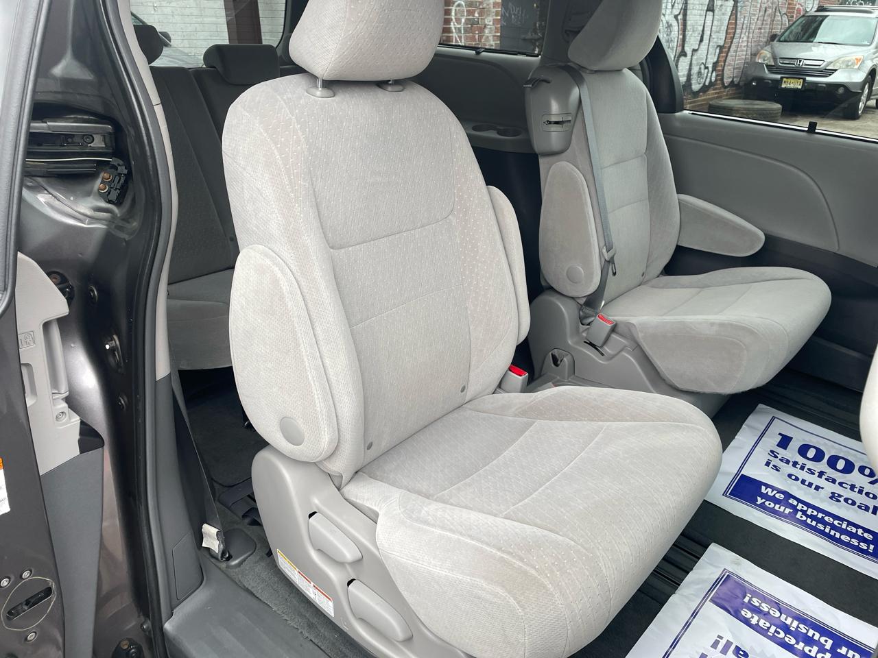 Toyota Sienna LE FWD 8-Passenger V6 2016