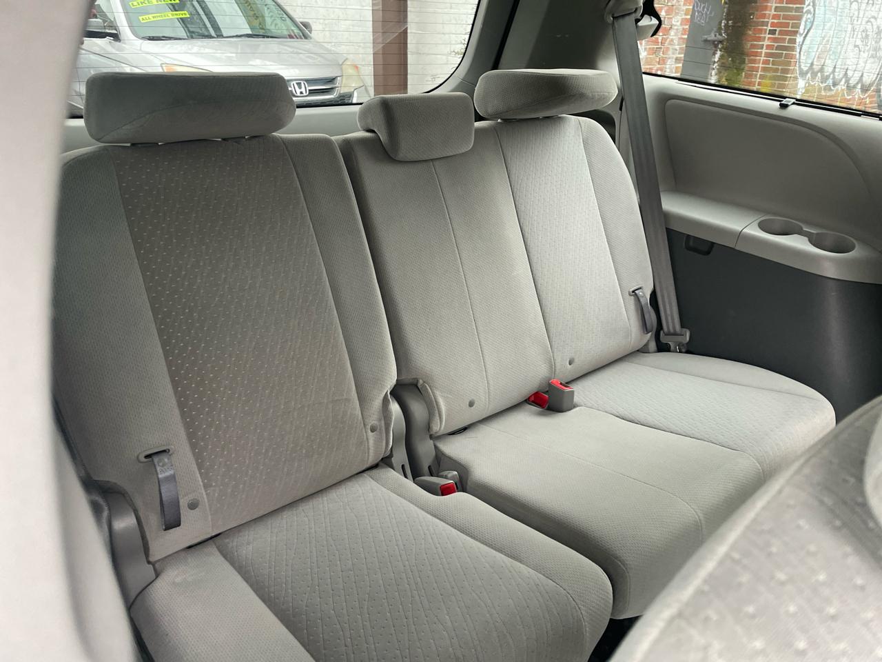 Toyota Sienna LE FWD 8-Passenger V6 2016