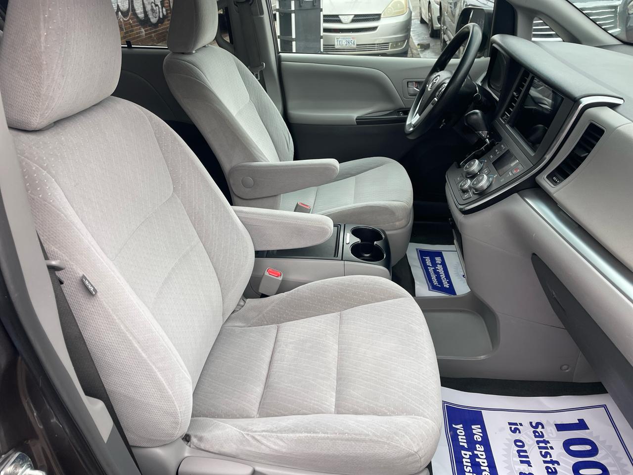 Toyota Sienna LE FWD 8-Passenger V6 2016