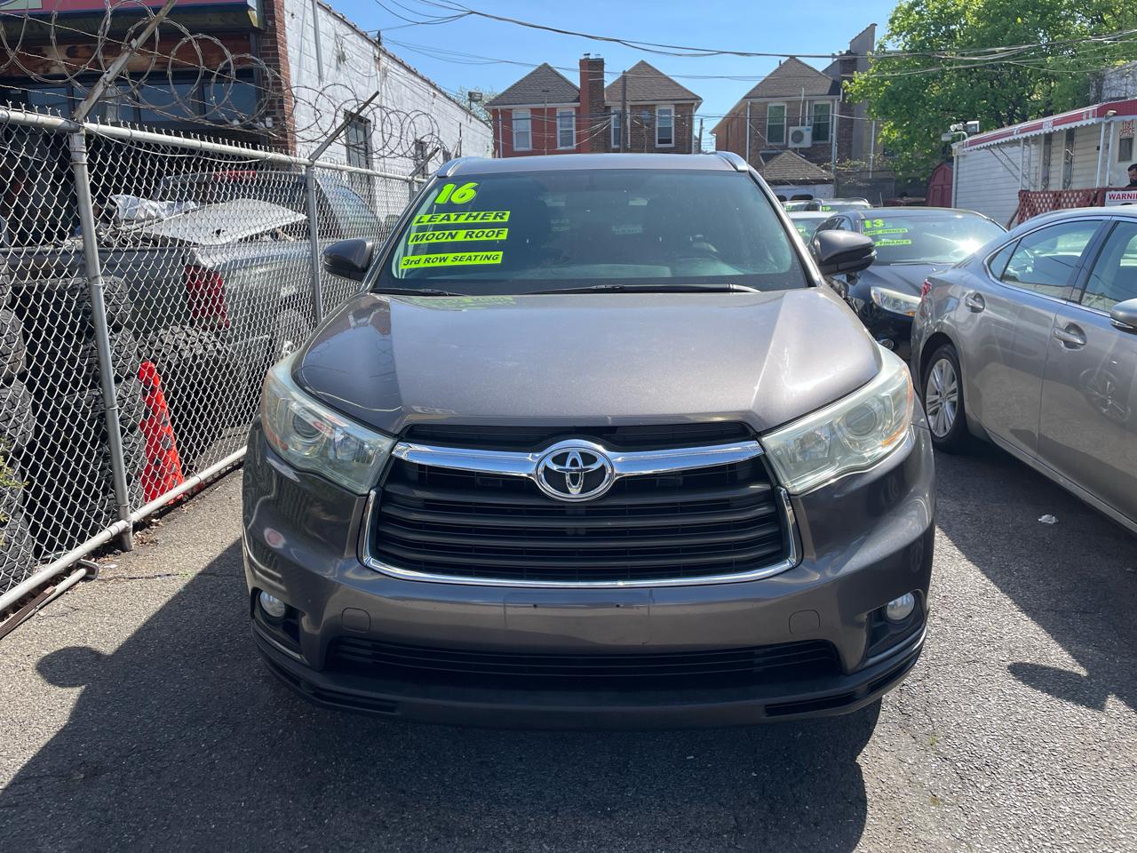 Toyota Highlander XLE AWD V6 2016