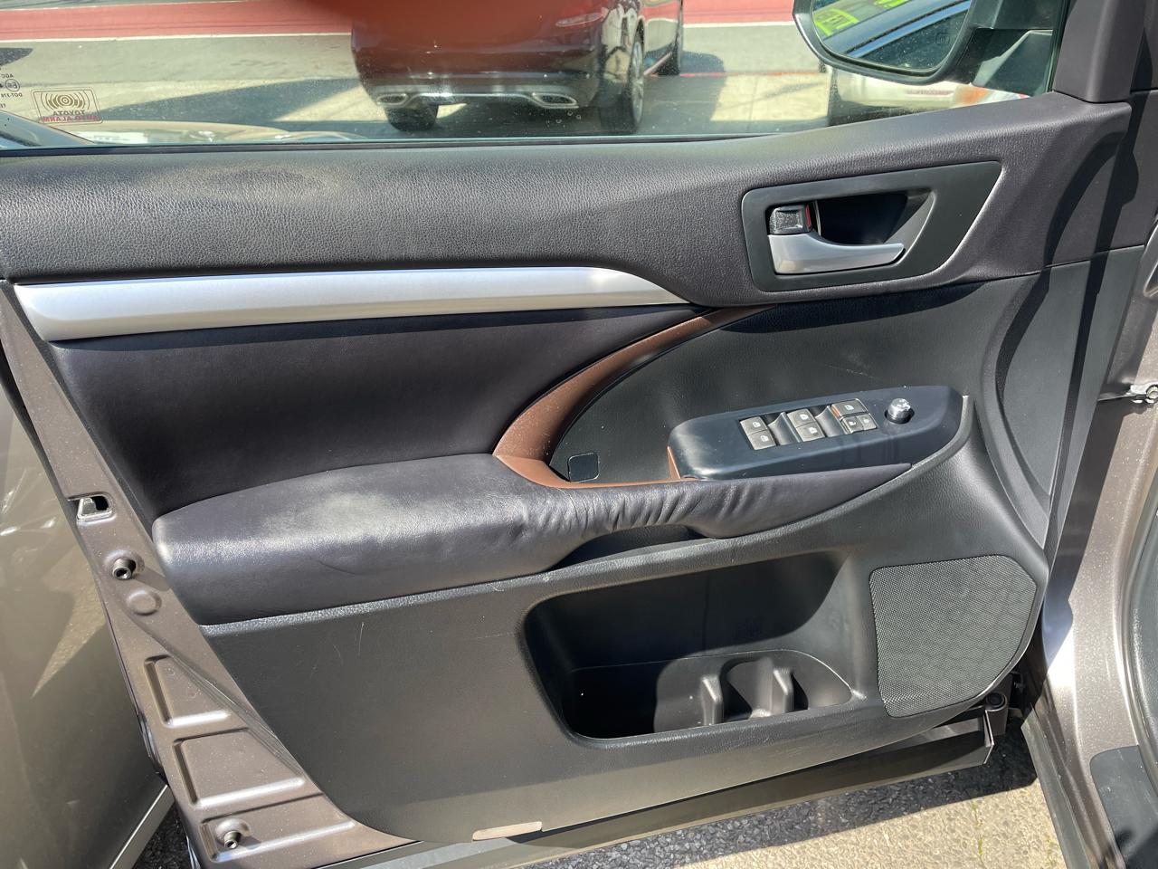 Toyota Highlander XLE AWD V6 2016