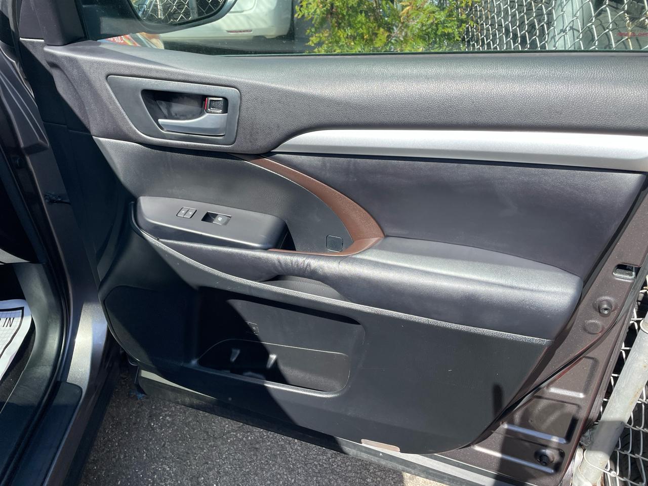 Toyota Highlander XLE AWD V6 2016