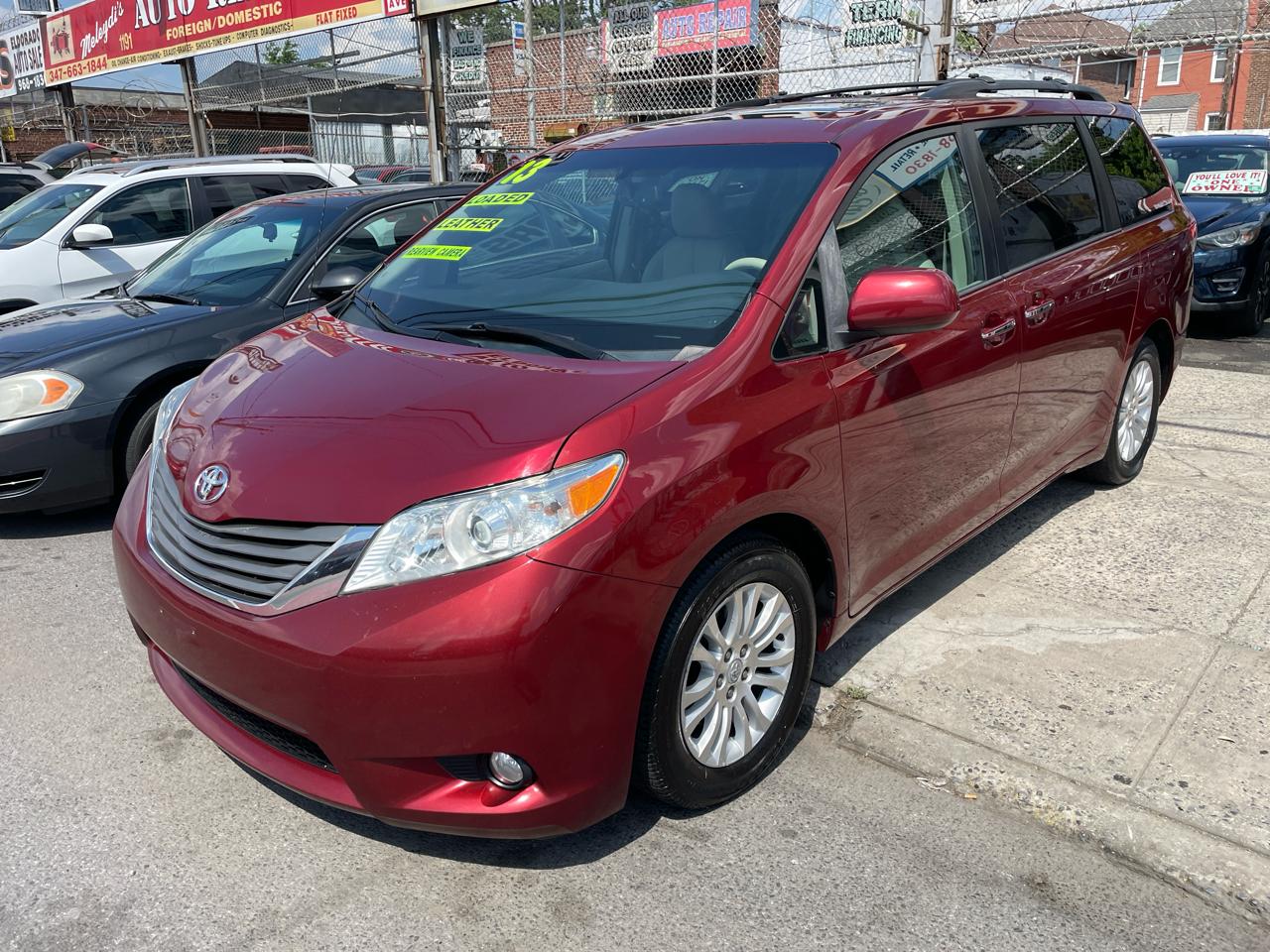 2013 Toyota Sienna XLE V6 7-Passenger Access Seat's photo