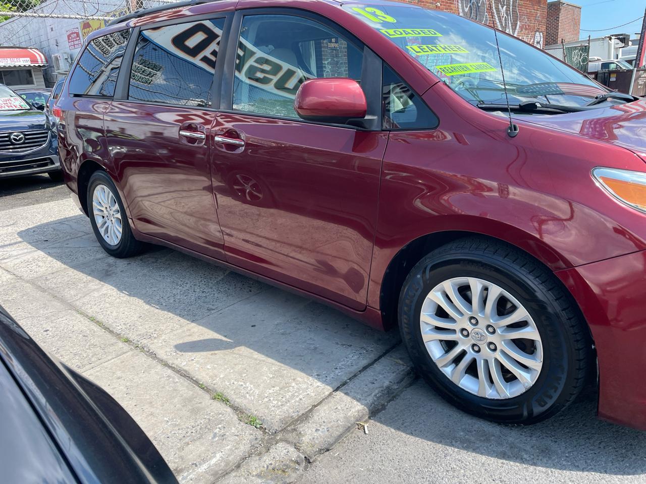 Toyota Sienna XLE FWD 8-Passenger V6 2013