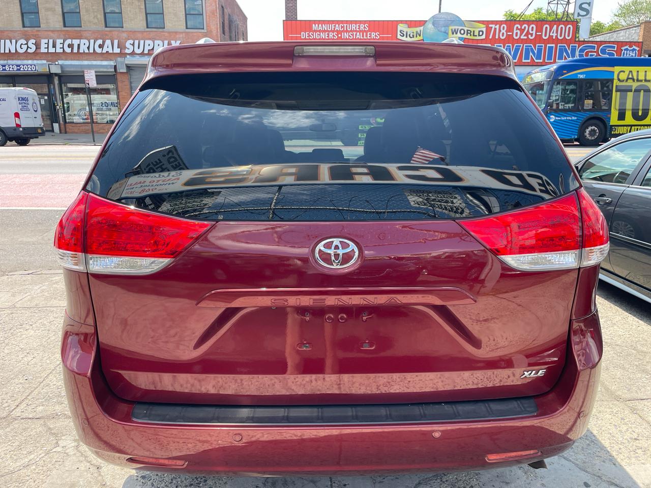 Toyota Sienna XLE FWD 8-Passenger V6 2013
