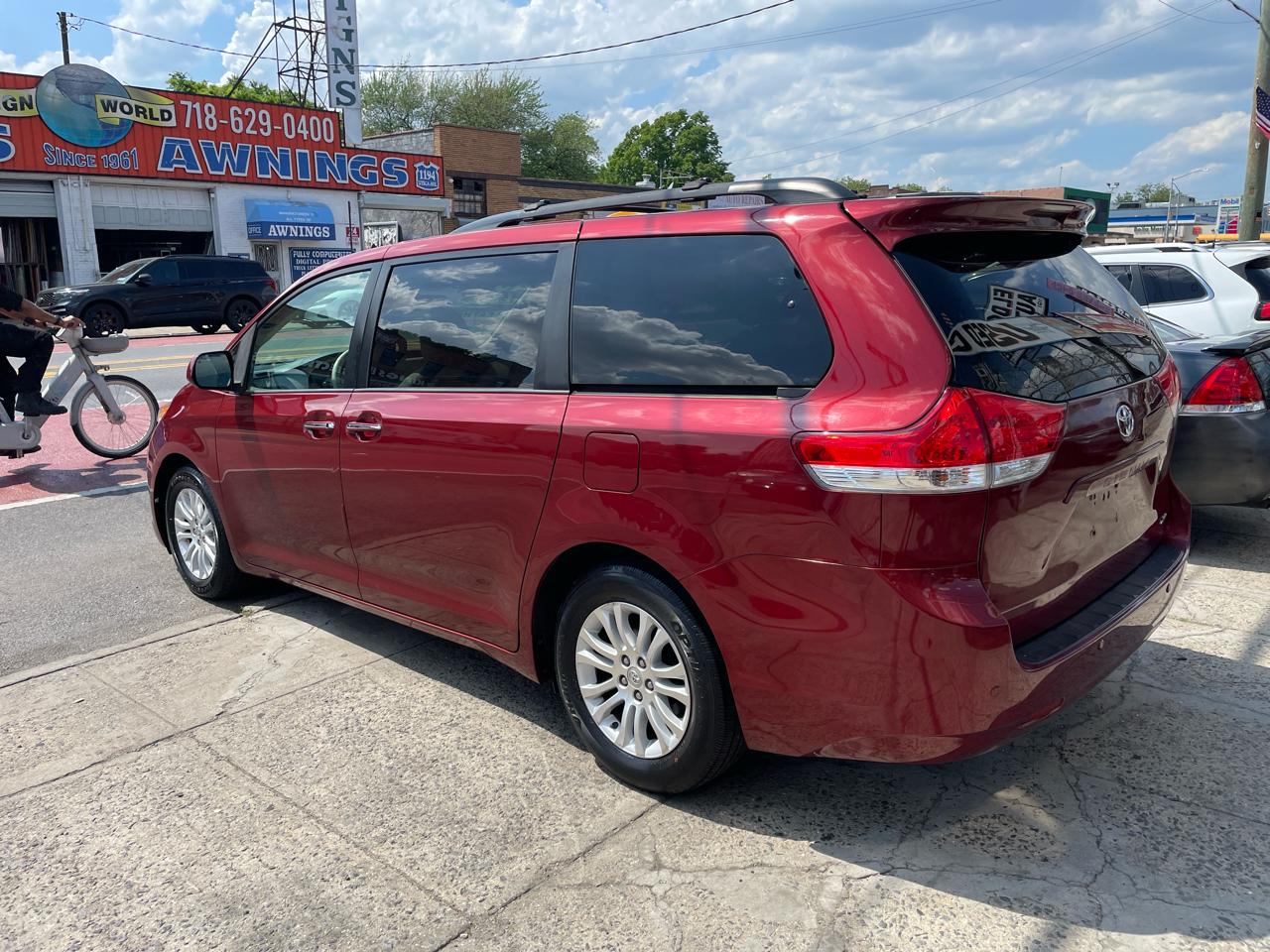 Toyota Sienna XLE FWD 8-Passenger V6 2013