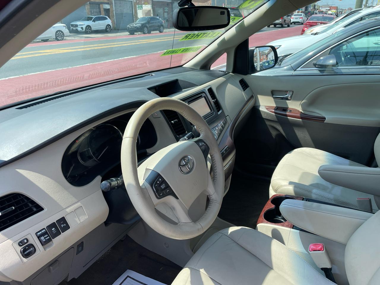 Toyota Sienna XLE FWD 8-Passenger V6 2013