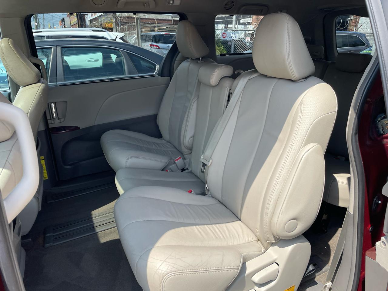 Toyota Sienna XLE FWD 8-Passenger V6 2013