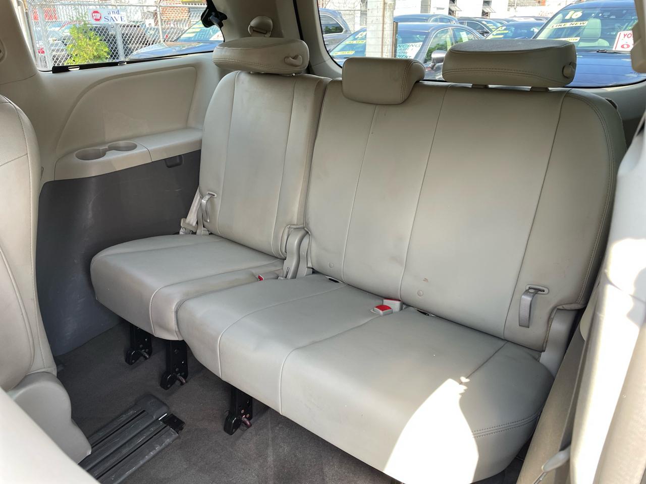 Toyota Sienna XLE FWD 8-Passenger V6 2013