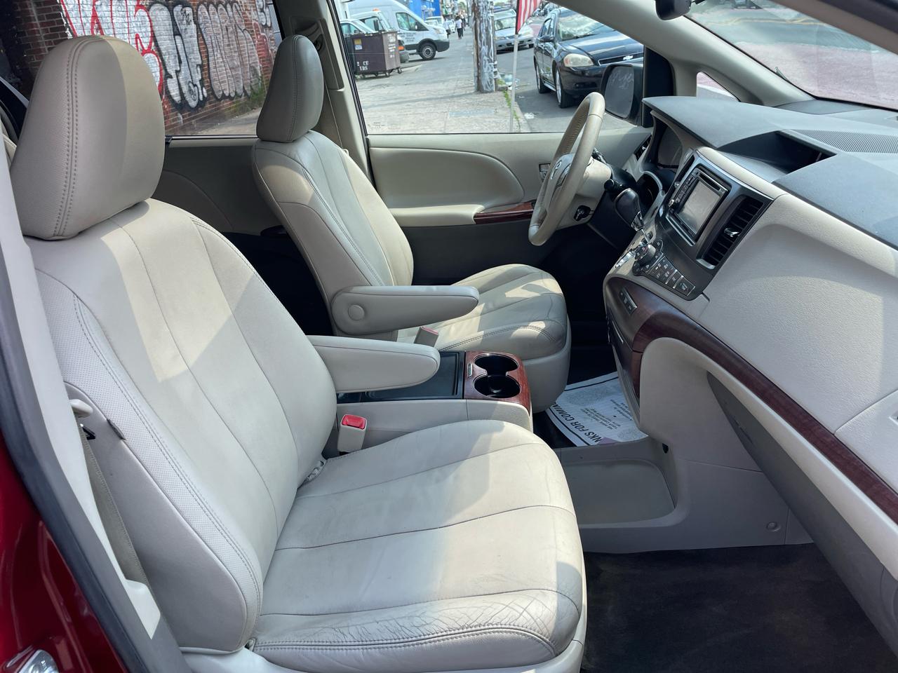 Toyota Sienna XLE FWD 8-Passenger V6 2013