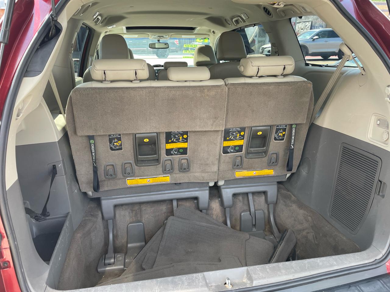Toyota Sienna XLE FWD 8-Passenger V6 2013