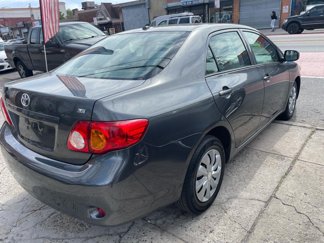 Toyota Corolla 4dr Sdn Auto LE (Natl) 2010