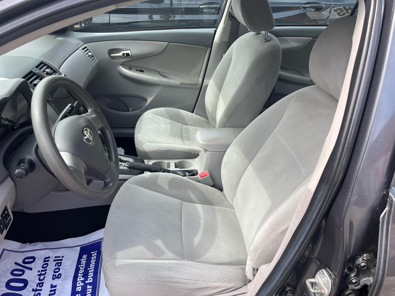 Toyota Corolla 4dr Sdn Auto LE (Natl) 2010